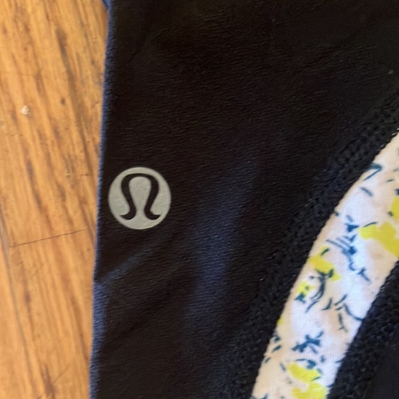 Lululemons Soul Barn Capris Size 4 - Picture 9 of 9